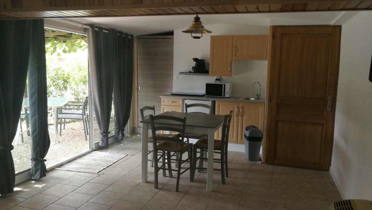 Mas Des Gardies Saint-Julien-de-Peyrolas Экстерьер фото